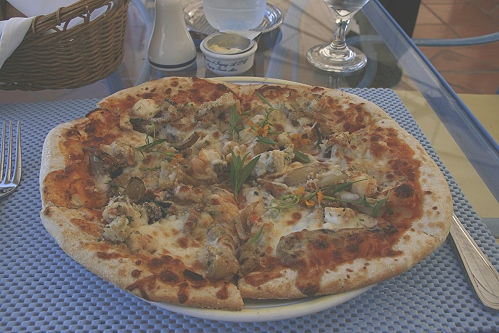 Lobster & Prawns Pizza im CuisinArt Lobster & Prawns Pizza im CuisinArt
