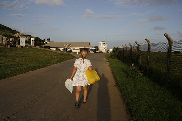 kurze Wanderung zum Airport