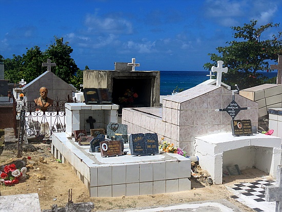 Friedhof in Anse Bertrand