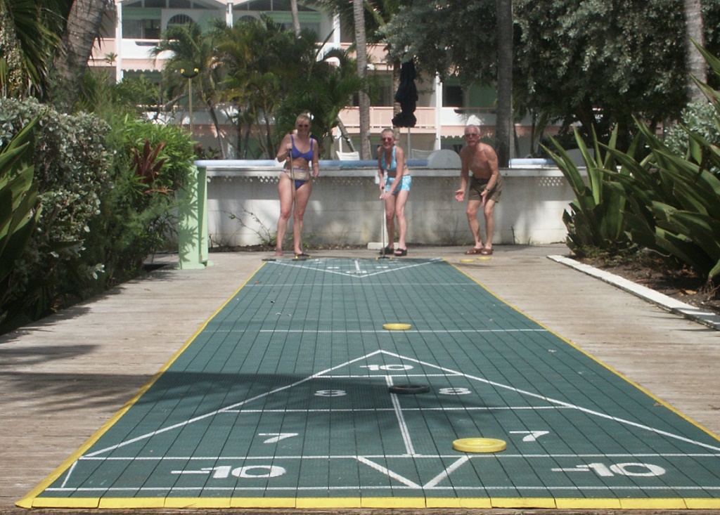 Shuffleboard im Hotel Bougainvillea