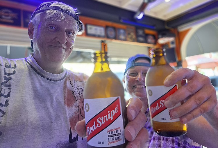 Red Stripe in der Wild Hogs BAr in Curacao