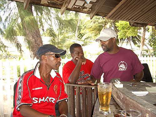 Jeffrey, Mark und Austin an der ehemaligen Beach-Bar. Jeffrey, Mark und Austin an der ehemaligen Beach-Bar.