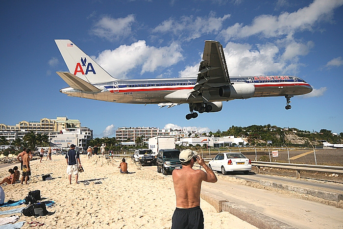 American Airlines B 757 landing in St. Martin