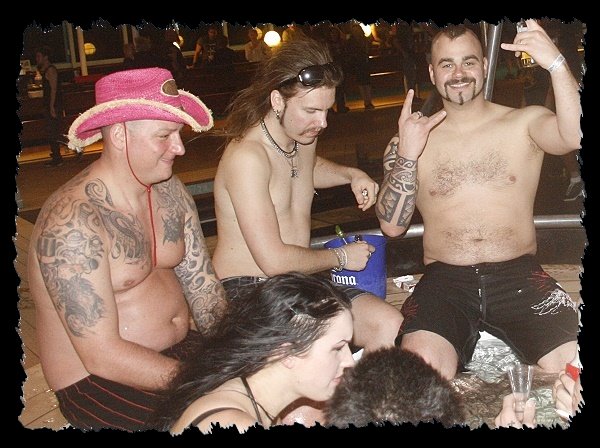 Sabaton Snger Joakim Brodn beim abendlichen Umtrunk mit Fans im Hot Pool