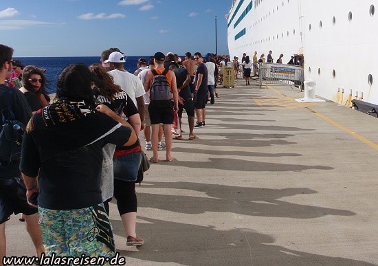 Wir gehen wieder auf’s Schiff und freuen uns auf die weitere Musik. Wir gehen wieder auf’s Schiff und freuen uns auf die weitere Musik.