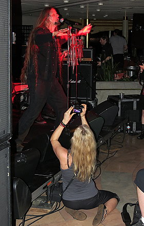 Liv Kristine bei der "Arbeit". Liv Kristine bei der "Arbeit".
