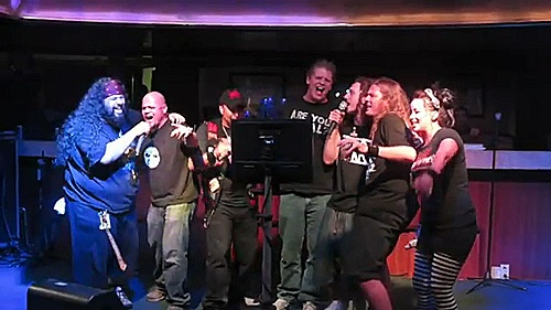 Aber einmal wollen wir auch einen Karaoke-Abend erleben Aber einmal wollen wir auch einen Karaoke-Abend erleben