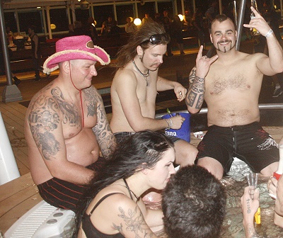 beim Essen, im Whirlpool, bei den Konzerten beim Essen, im Whirlpool, bei den Konzerten