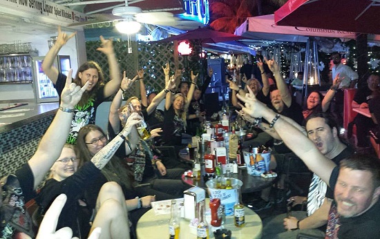 peaceful Drinkers im Johnny Rockets peaceful Drinkers im Johnny Rockets