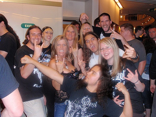 Horns Up .... Horns Up ....