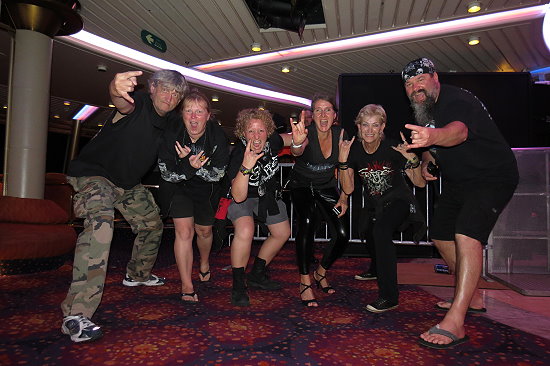 Gruppenfoto @ 70000 Tons of Metal 2014 Gruppenfoto @ 70000 Tons of Metal 2014