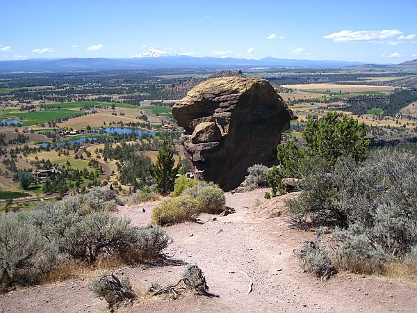 Smith Rock State Park - Monkey rock