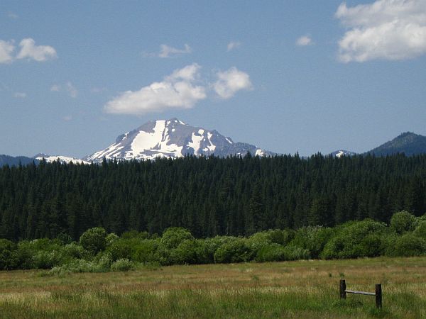 sensationelle Aussicht auf Mount Shasta sensationelle Aussicht auf Mount Shasta