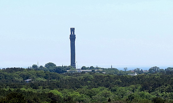 Provincetown mit dem nicht zu übersehenden Pilgrim Memorial Provincetown mit dem nicht zu übersehenden Pilgrim Memorial