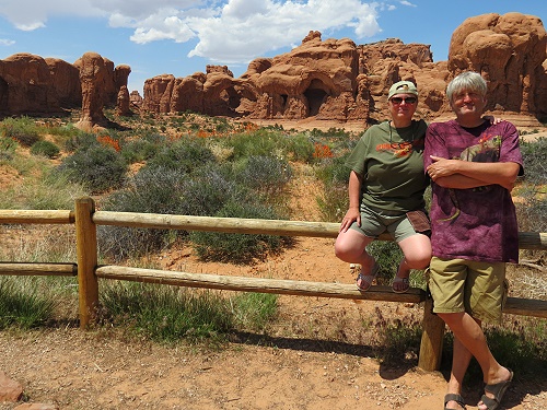 Arches National Park - im Hintergrund der Double Arch Arches National Park - im Hintergrund der Double Arch