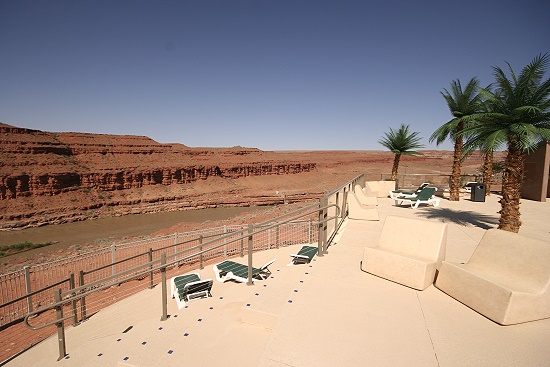 auf der frisch angelegten Pool-Terrasse mit Blick auf den San Juan auf der frisch angelegten Pool-Terrasse mit Blick auf den San Juan