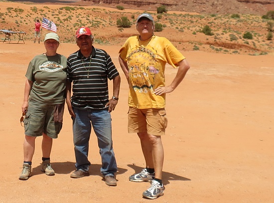 Gruppenfoto mit unserem Fahrer David Gruppenfoto mit unserem Fahrer David